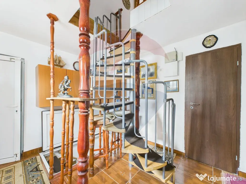 Casă / Vilă cu 5 camere de vânzare în orașul Negru V... 