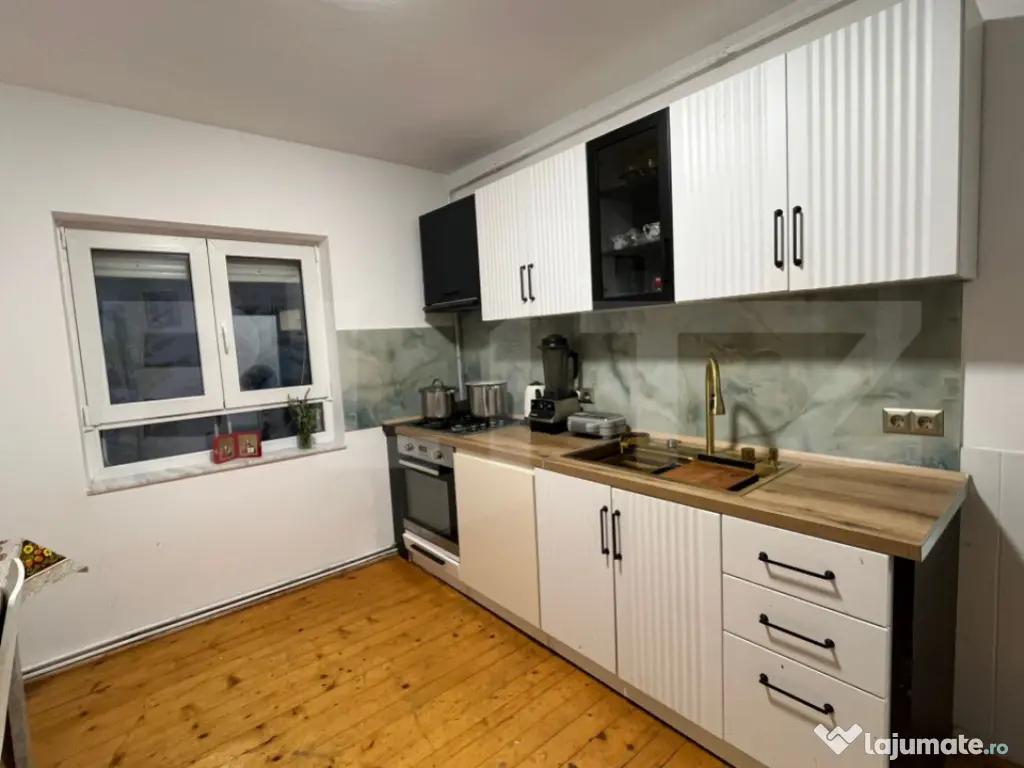 Casă de închiriat 3 etaje, 300 mp, zona Central