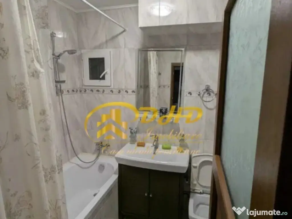 Apartament cu 3 camere de închiriat situat Bl. Independenței