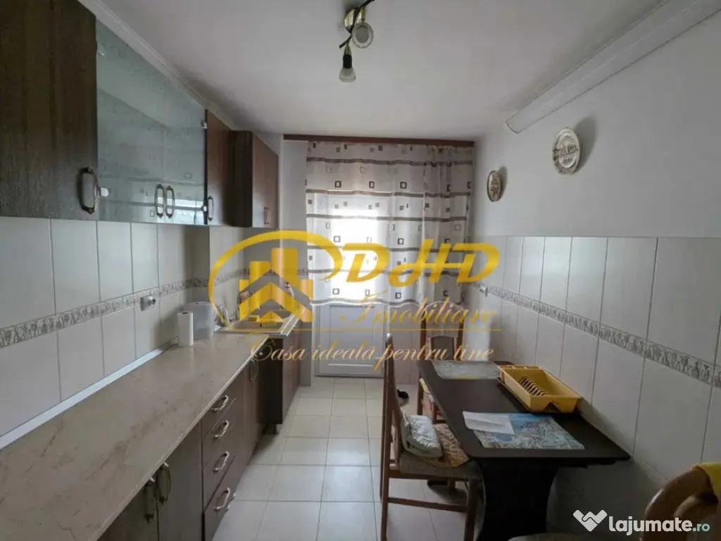 Apartament cu 3 camere de închiriat situat Bl. Independenței