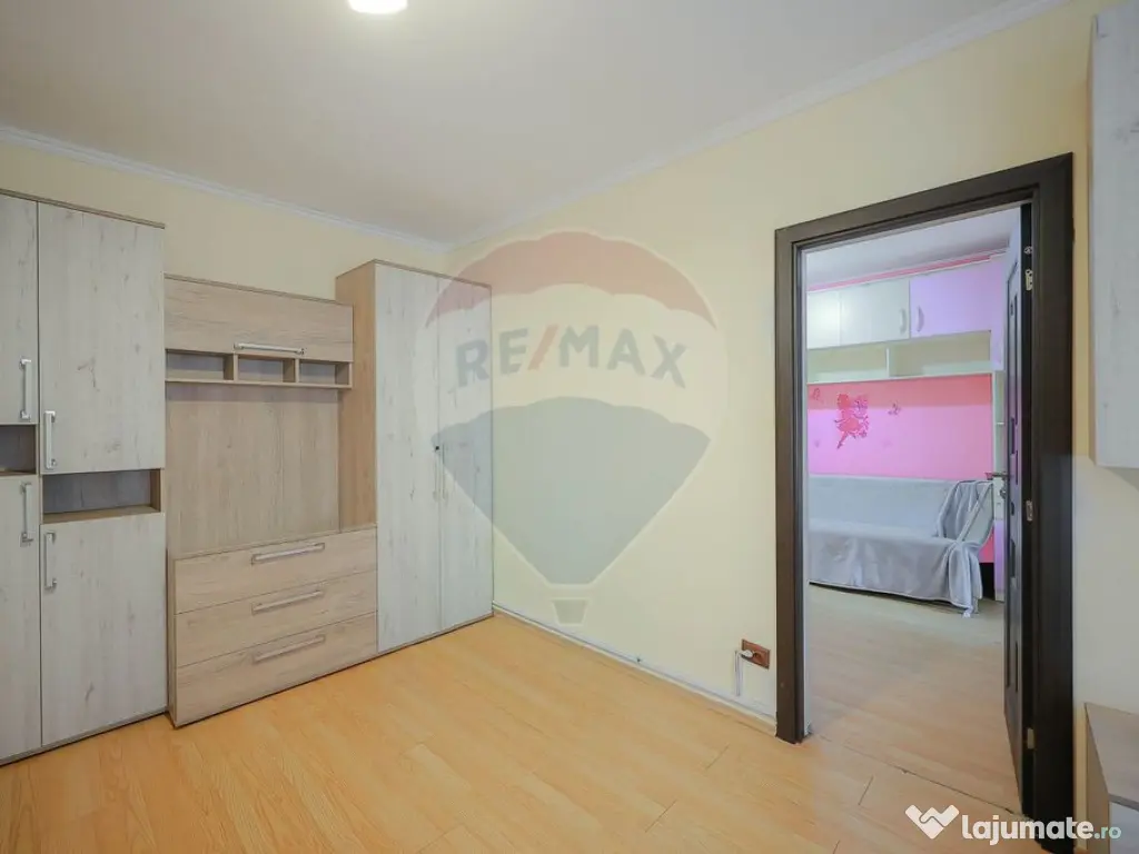 De vânzare apartament cu 3 camere, etajul 1, Strada Bors... 