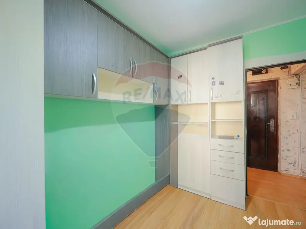 De vânzare apartament cu 3 camere, etajul 1, Strada Bors... 