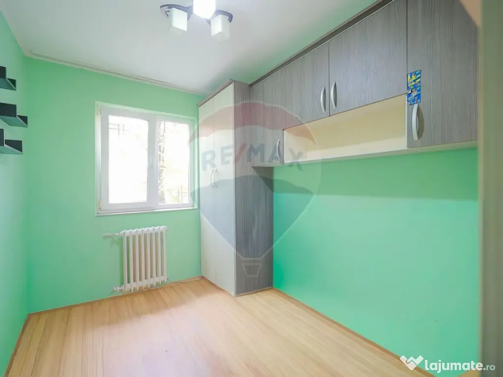 De vânzare apartament cu 3 camere, etajul 1, Strada Bors... 