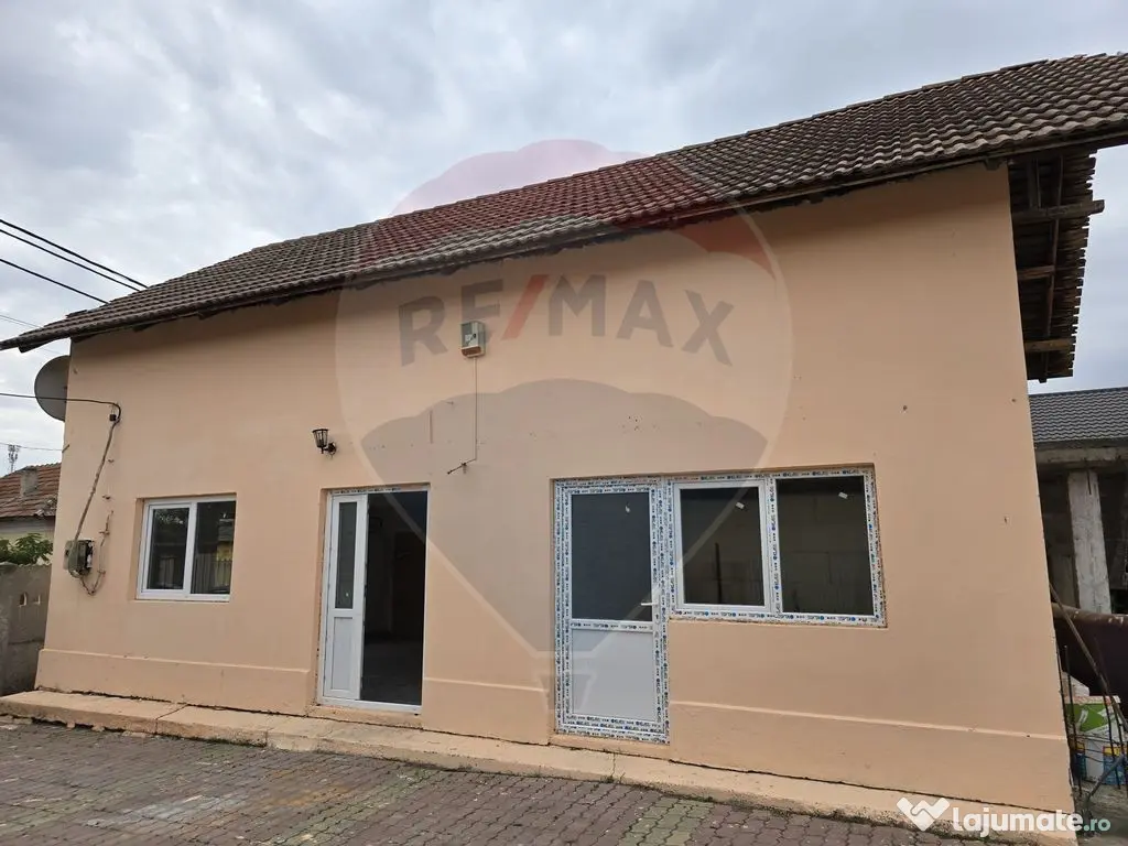 Casă / Vilă cu 4 camere de vânzare 