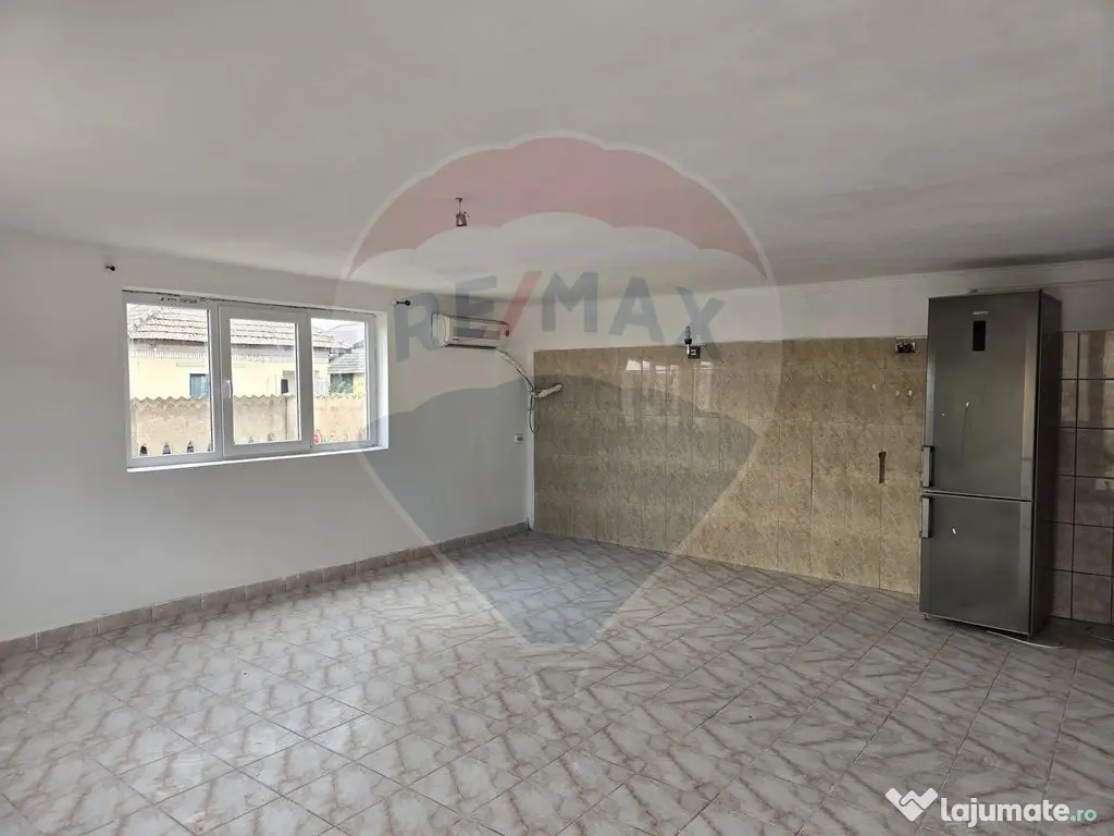 Casă / Vilă cu 4 camere de vânzare 