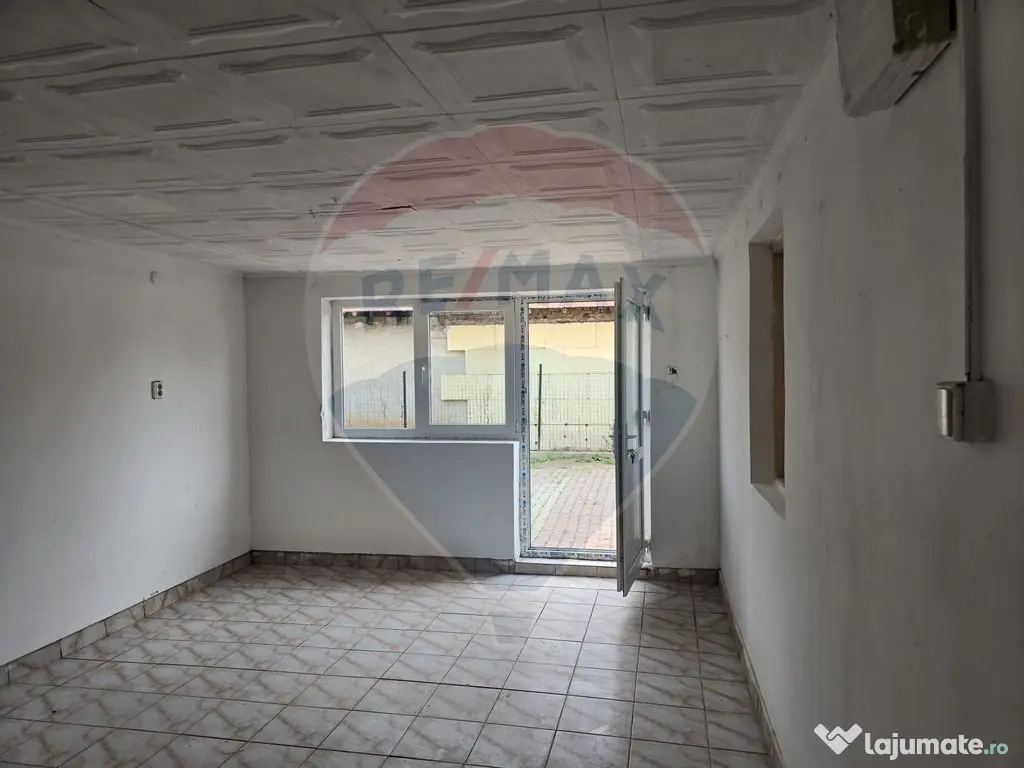 Casă / Vilă cu 4 camere de vânzare 