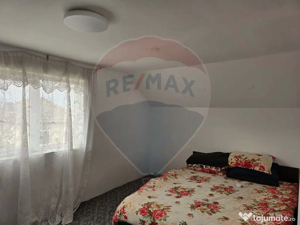 Casă / Vilă cu 4 camere de vânzare 