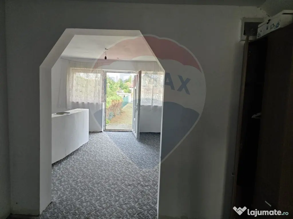 Casă / Vilă cu 4 camere de vânzare 