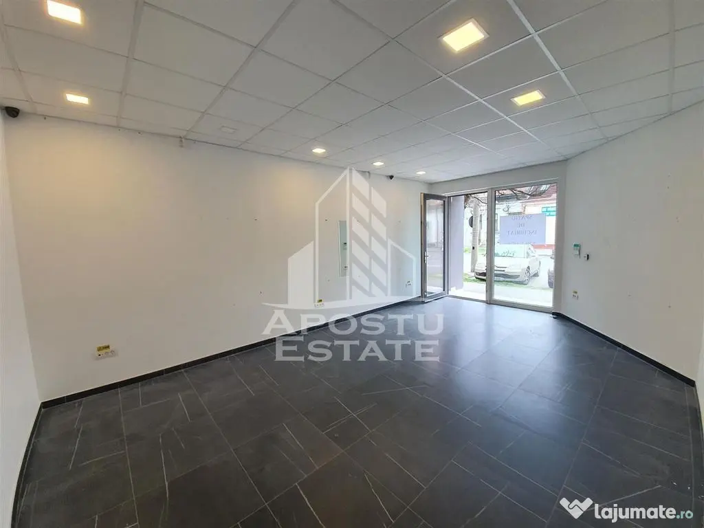 Spatiu comercial 43 mp + loc parcare, in zona Balcescu 