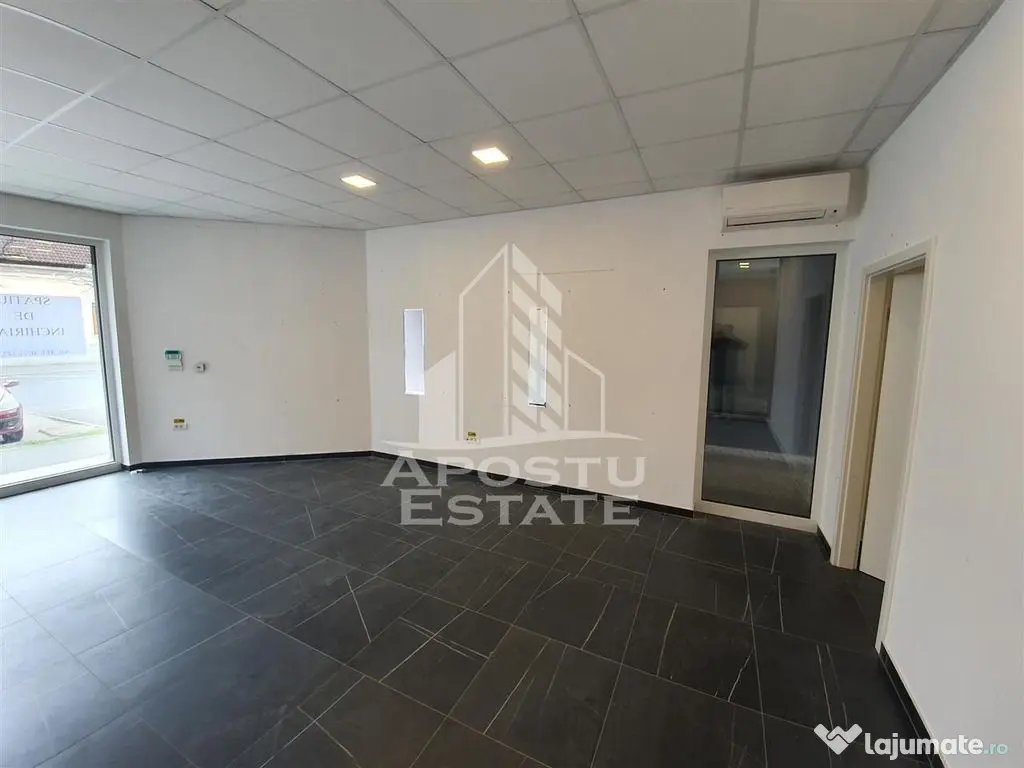 Spatiu comercial 43 mp + loc parcare, in zona Balcescu 