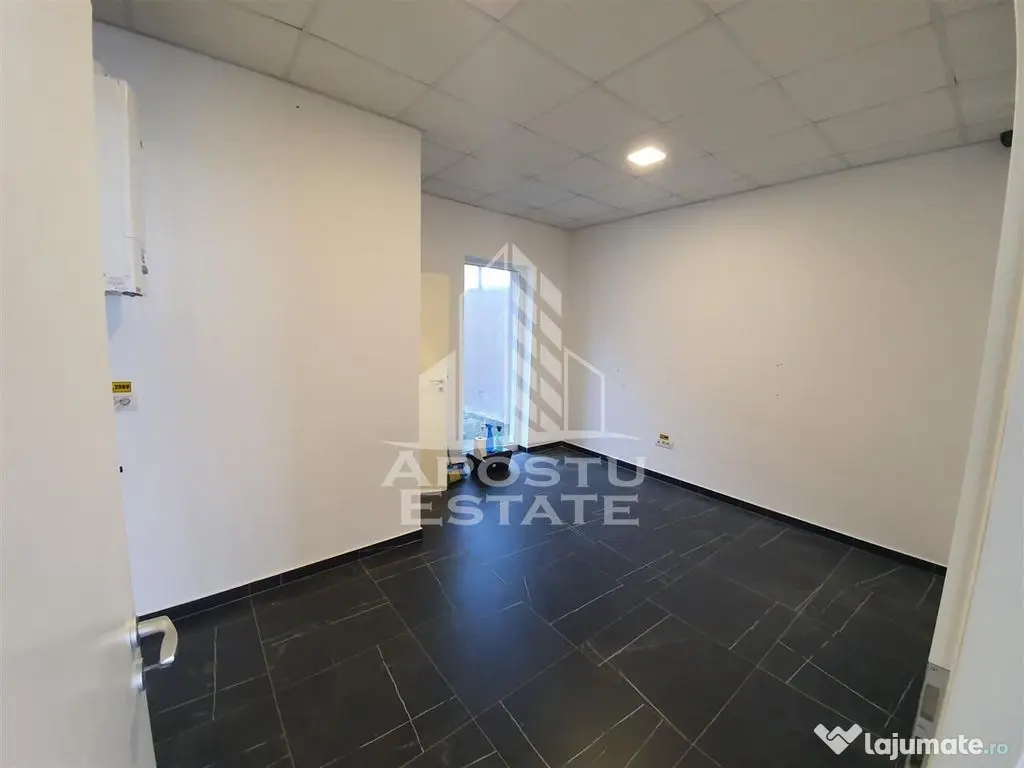 Spatiu comercial 43 mp + loc parcare, in zona Balcescu 
