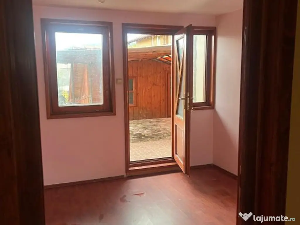 Casă complet renovată, pentru locuință sau pensiune t... 