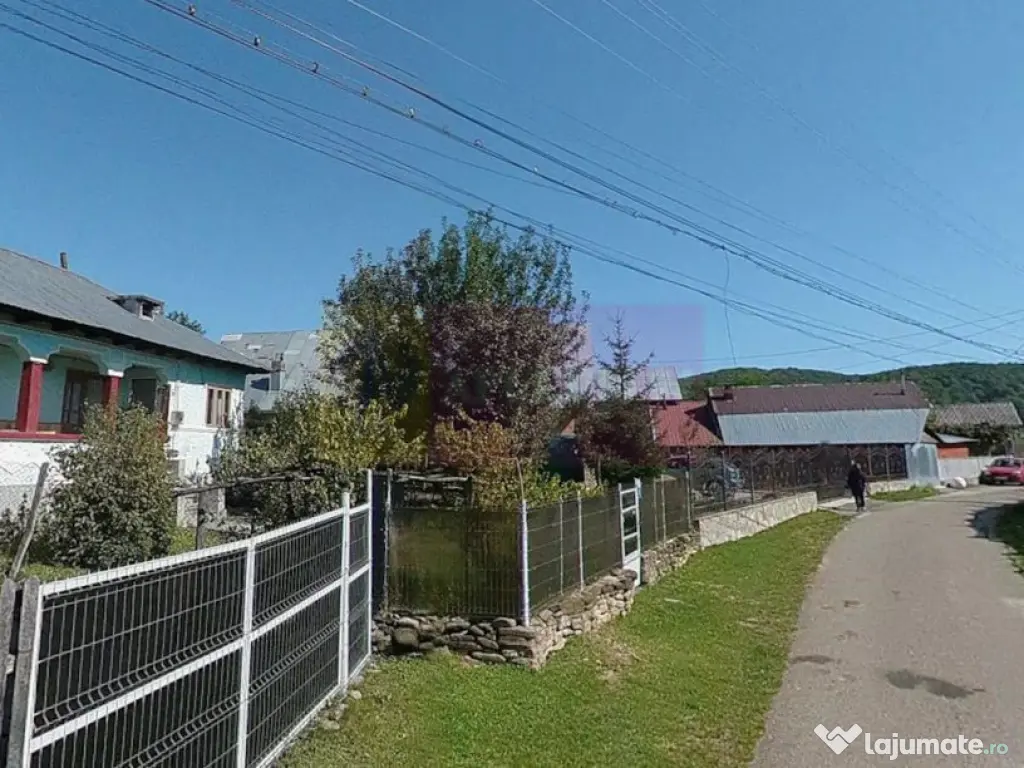 Casa batraneasca cu teren (4.910 mp) la Alunis 