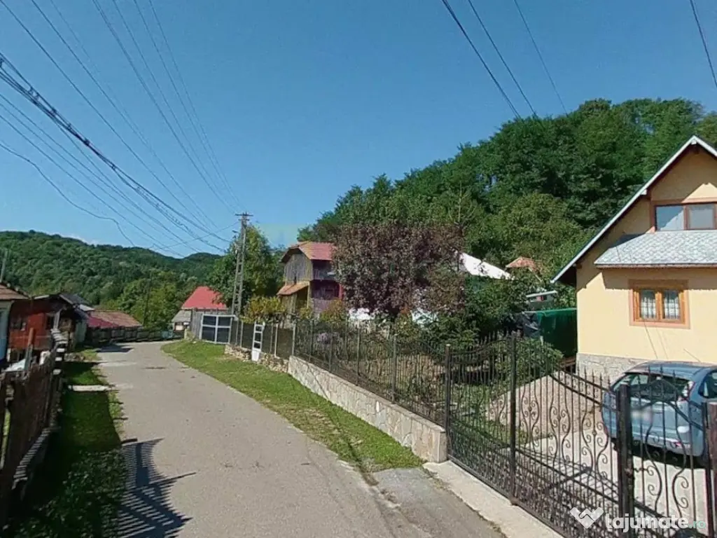 Casa batraneasca cu teren (4.910 mp) la Alunis 