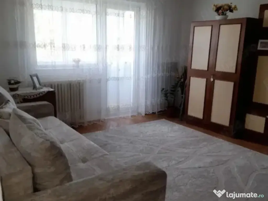 Apartament cu 3 Camere Decomandate Zona Burdujeni - Cuza Voda 1