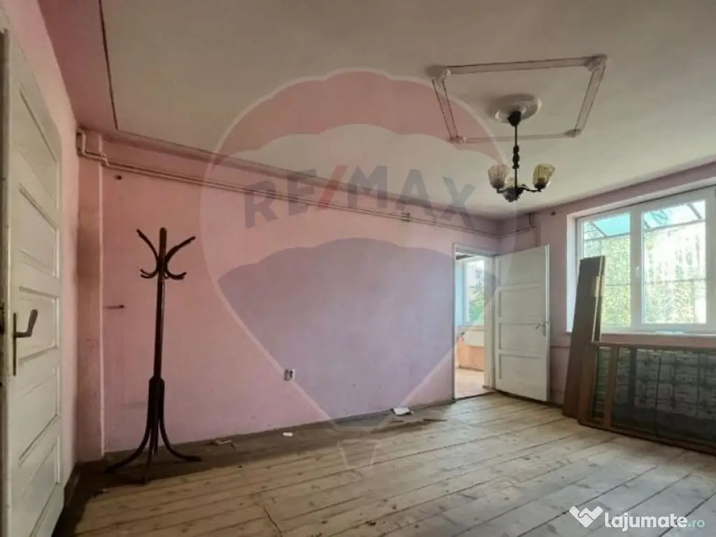 Vilă multifuncțională centrală Șelimbăr – 3 ap. s... 