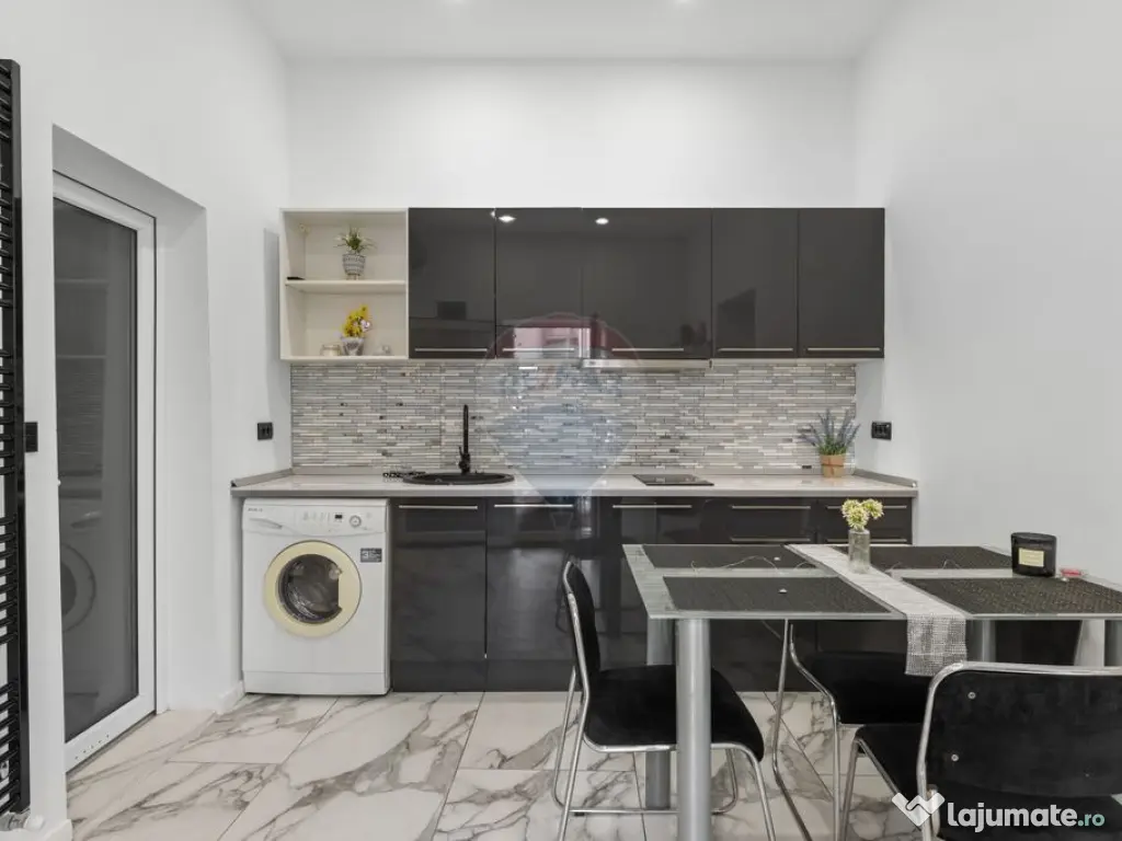 Apartament de lux, ultracentral cu 2 camere 