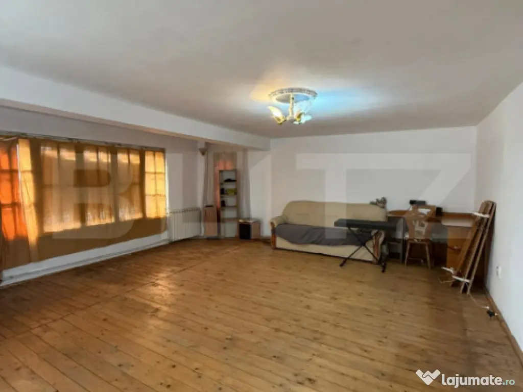 Casă cu teren generos într-o zonă premium – Ideală pen