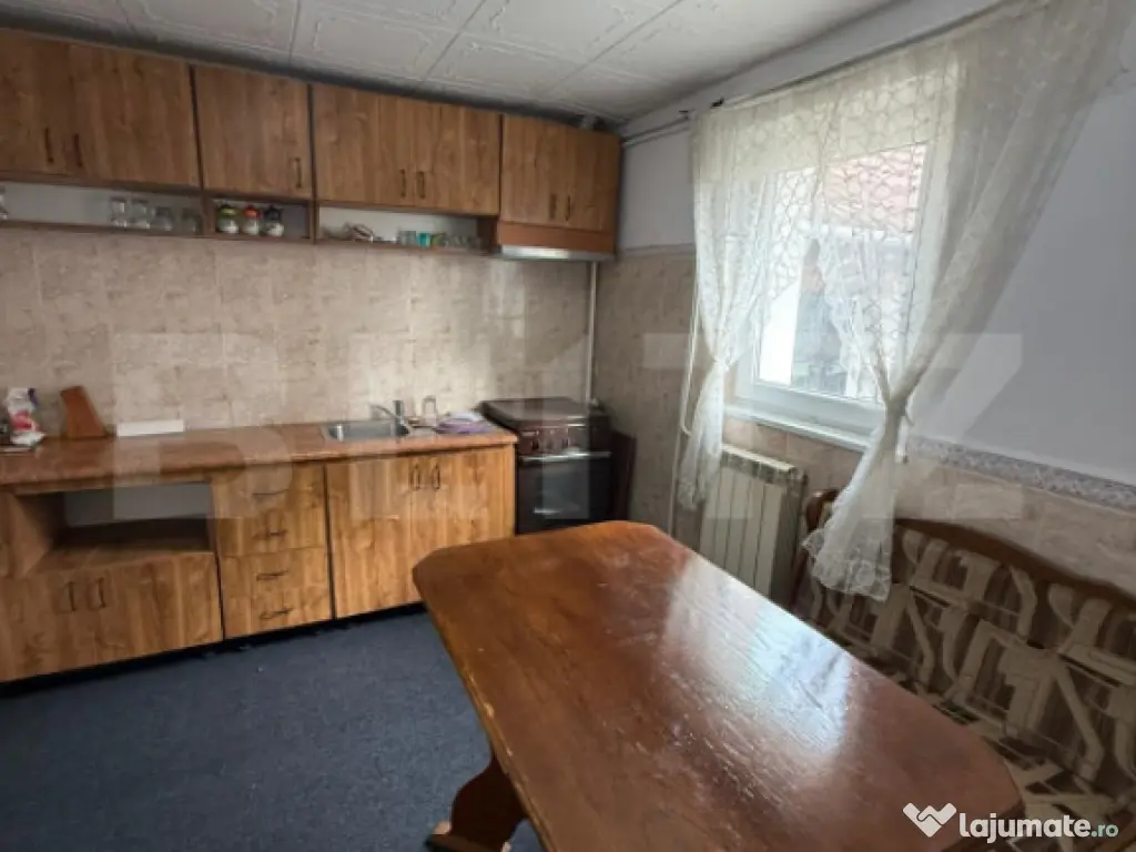 Casă cu teren generos într-o zonă premium – Ideală pen