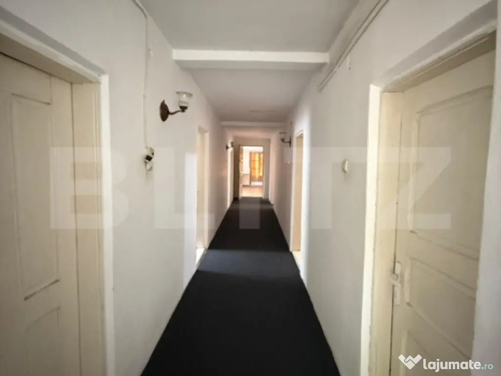 Casă cu teren generos într-o zonă premium – Ideală pen