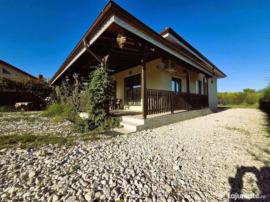 CASA TIP PENSIUNE (pret negociabil )