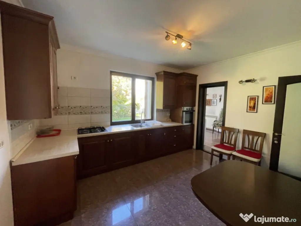 Curtea Domneasca, vilă individuală, 6 camere, 3 bai, garaj 