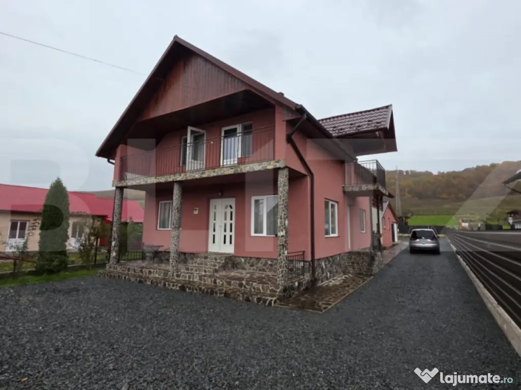 Casă complet mobilată și utilată, garaj dublu, curte spa