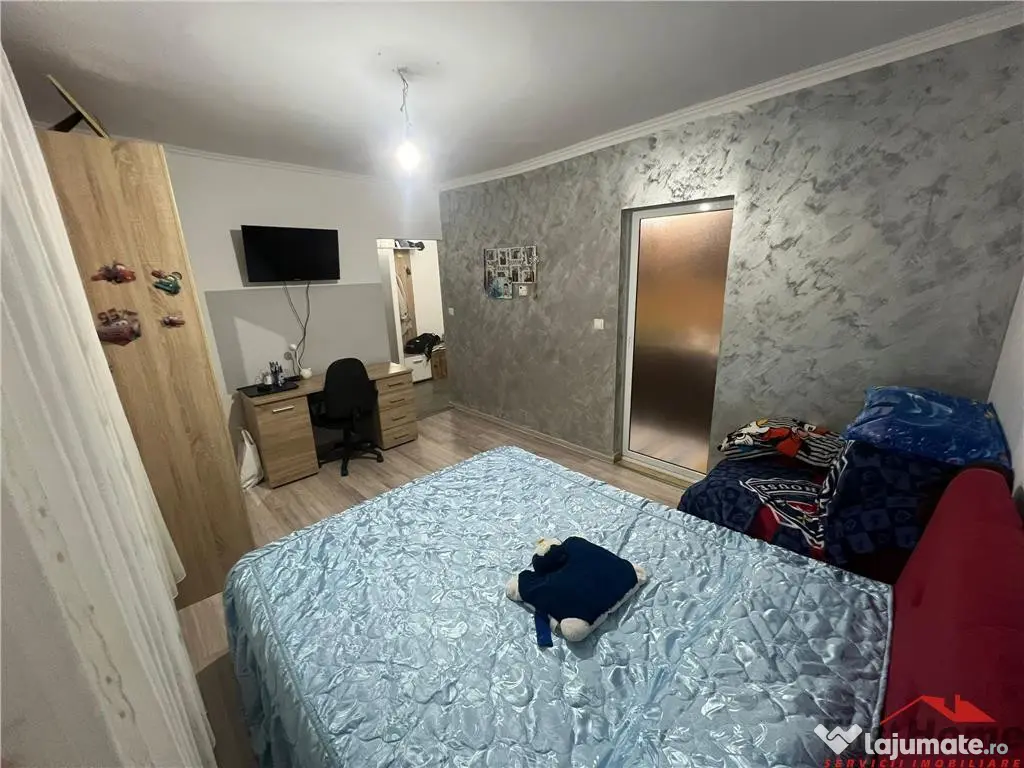 Garsoniera zona Spital - Comisia Centrala etaj 4 cu acoperis