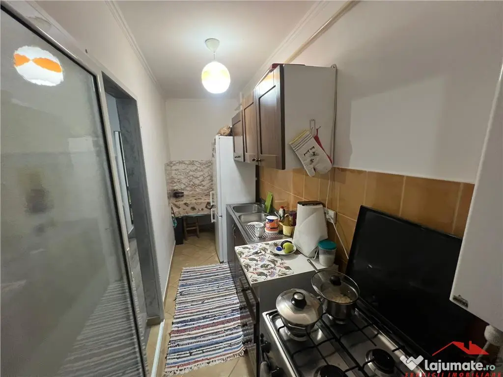 Garsoniera zona Spital - Comisia Centrala etaj 4 cu acoperis