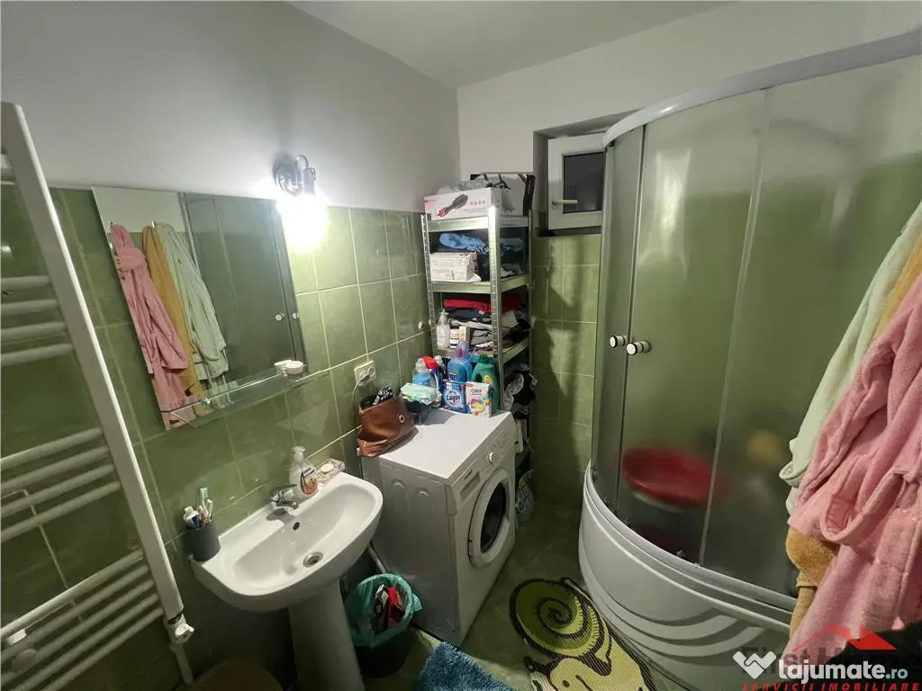 Garsoniera zona Spital - Comisia Centrala etaj 4 cu acoperis