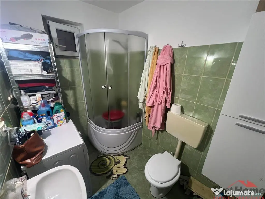 Garsoniera zona Spital - Comisia Centrala etaj 4 cu acoperis