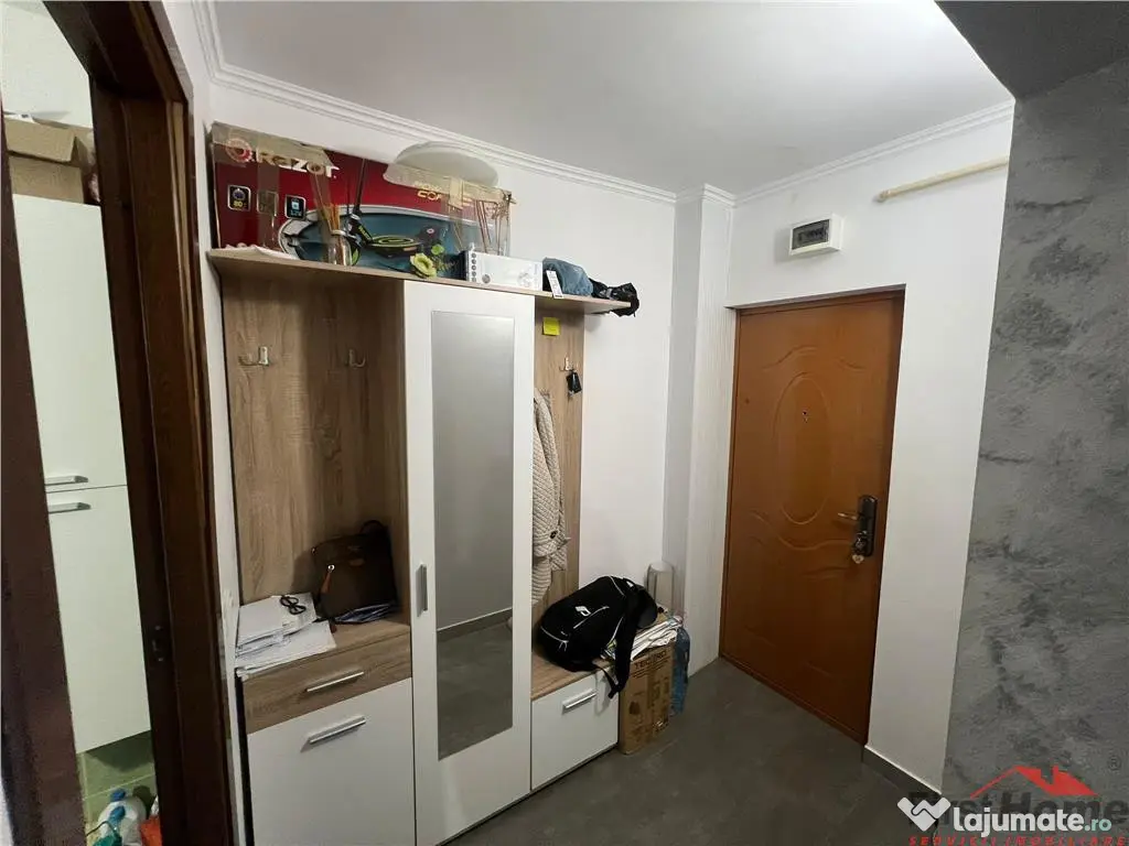 Garsoniera zona Spital - Comisia Centrala etaj 4 cu acoperis