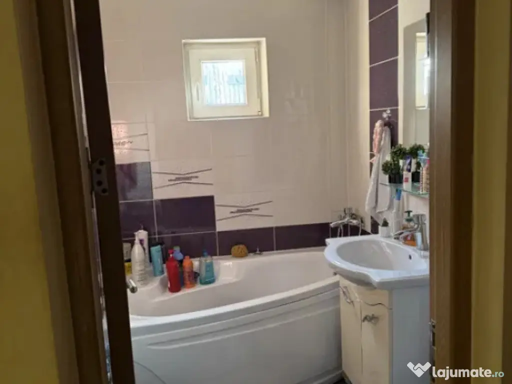 Apartament cu 3 Camere Decomandate Zona Burdujeni