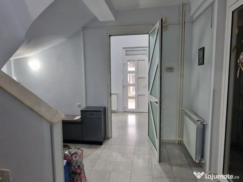 Coiciu, o vila construita pe cadre de beton, bine compart... 