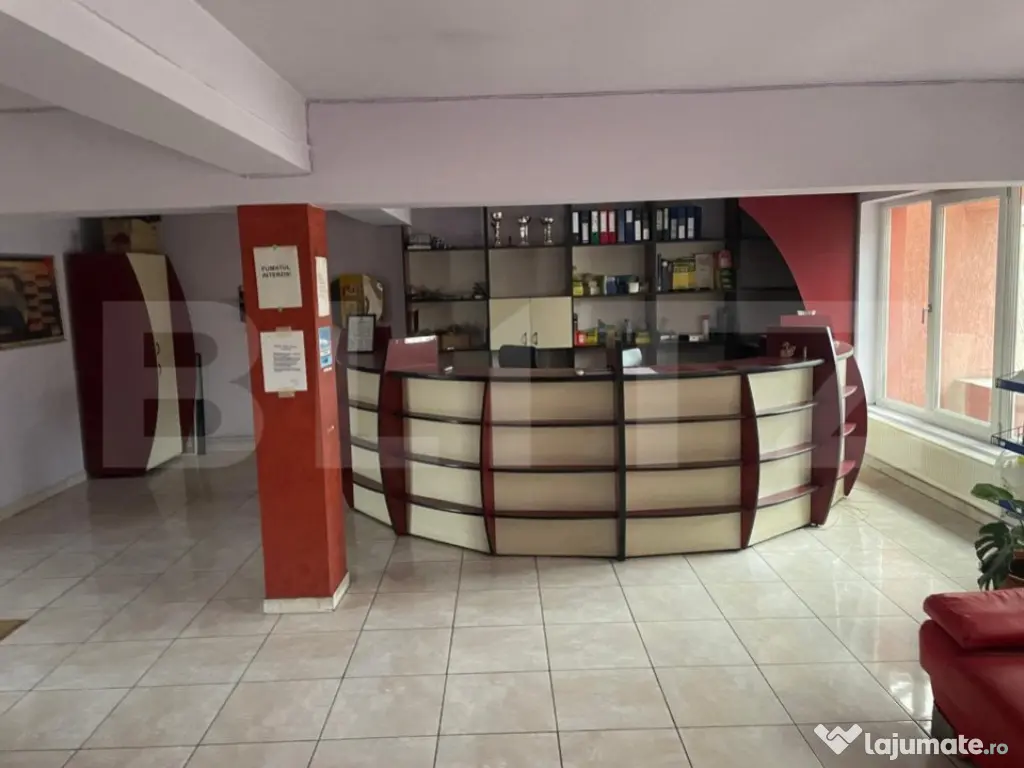 Spatiu comercial de inchiriat, 5 incaperi, 328 mp, zona-Spit