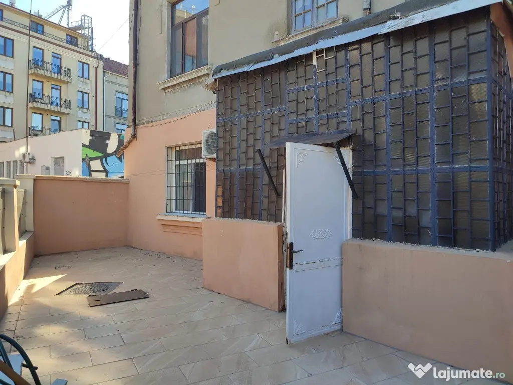 Centrul Vechi , Peninsula , 4 camere ,parter 