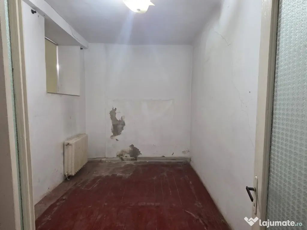 Centrul Vechi , Peninsula , 4 camere ,parter 