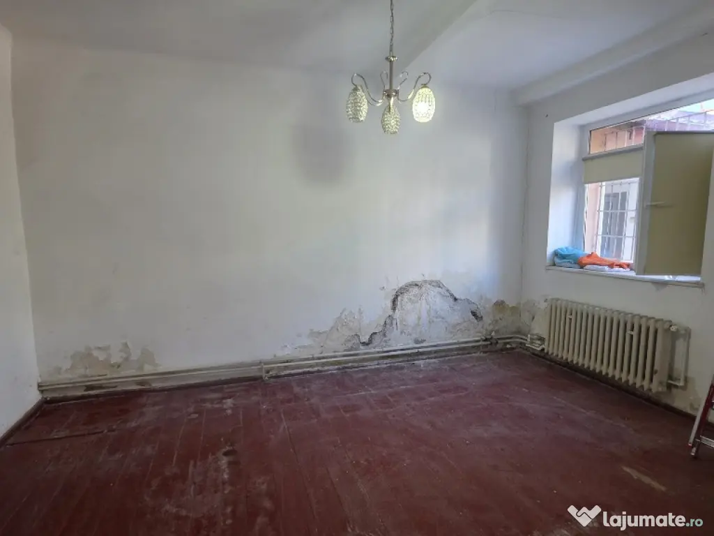 Centrul Vechi , Peninsula , 4 camere ,parter 