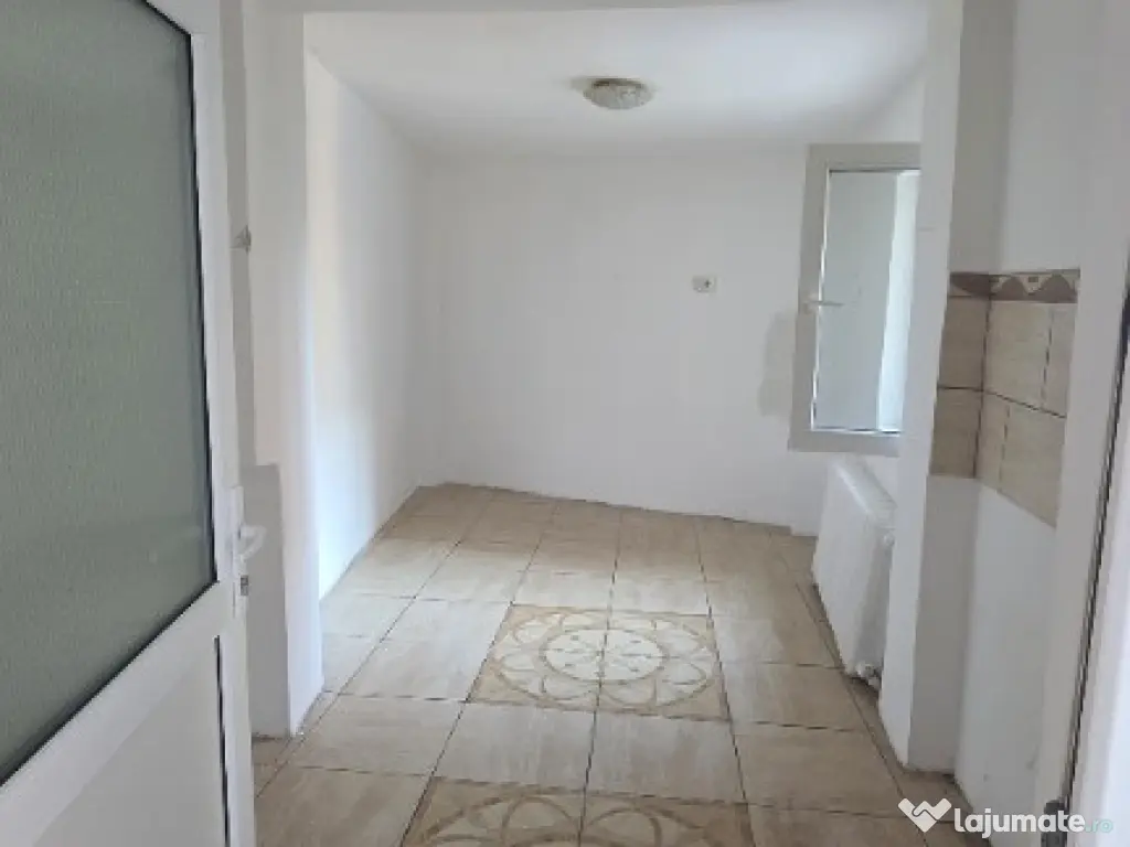 Centrul Vechi , Peninsula , 4 camere ,parter 