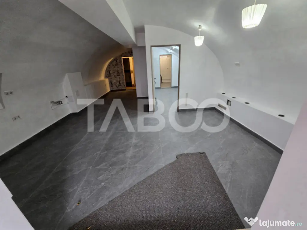 Spatiu comercial de vanzare 55 mp curte parcare zona Central 