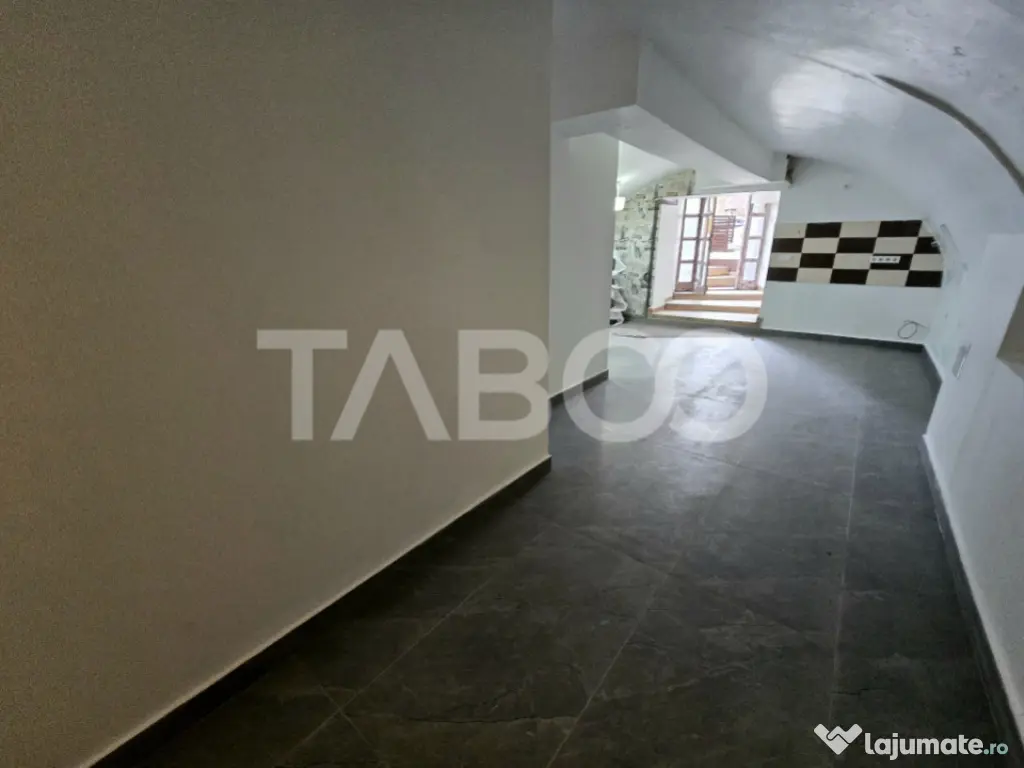 Spatiu comercial de vanzare 55 mp curte parcare zona Central 