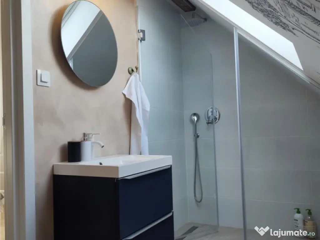 Apartament modern la curte 