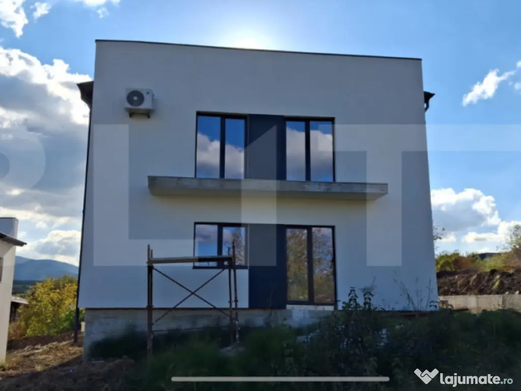 Apartament cu 3 camere, 85 mp și un teren de 200 mp, Zalau 