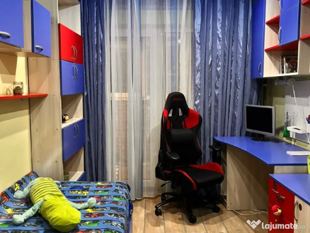 Apartament 3 camere decomandat, etaj intermediar, zona Garii