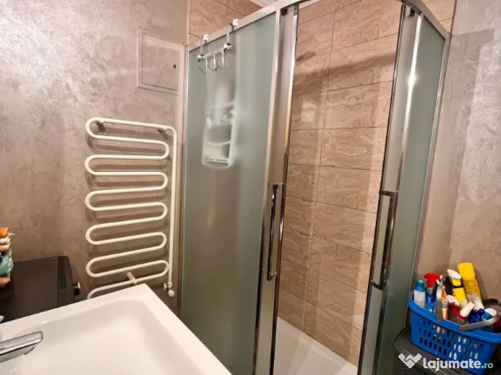 Apartament 3 camere decomandat, etaj intermediar, zona Garii