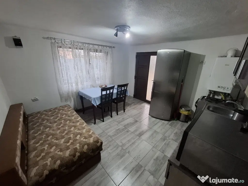 Inchiriez apartament 2 camere zona Parneava