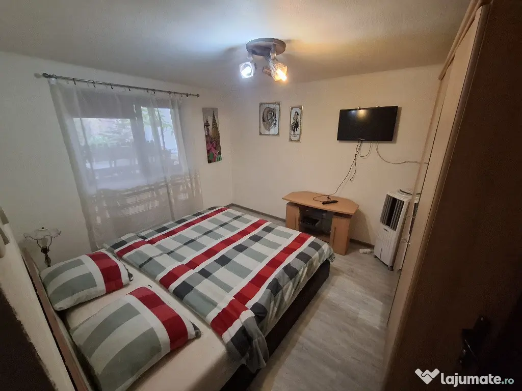 Inchiriez apartament 2 camere zona Parneava