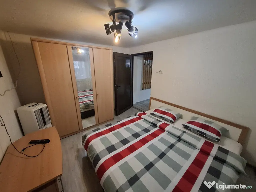 Inchiriez apartament 2 camere zona Parneava