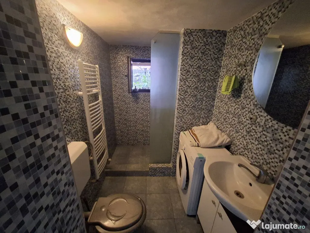 Inchiriez apartament 2 camere zona Parneava