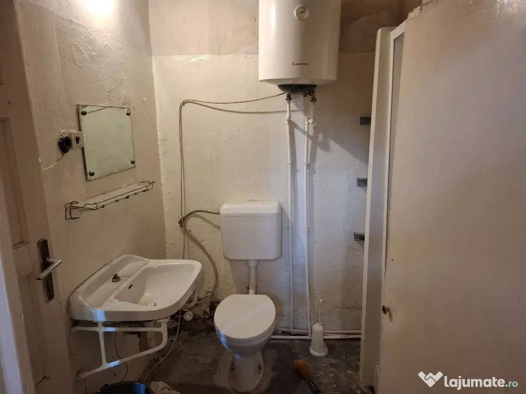 Vand apartament 3 camere Horia 